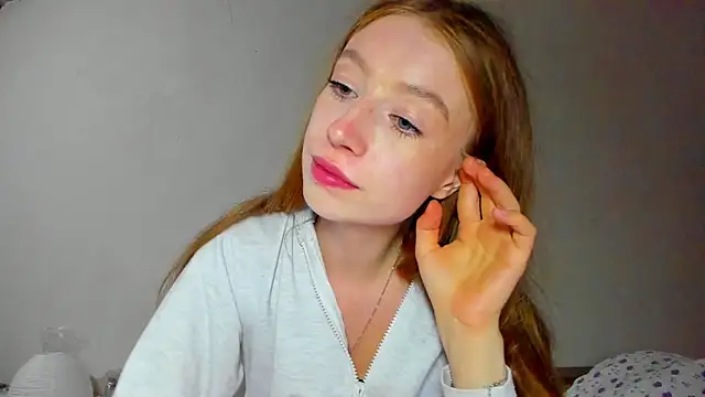 Snapshot of minidivaa_ chatting on 07/11/26, 10:11 minidivaa online show from 07/11/26, 10:11