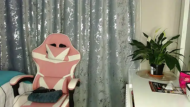 Snapshot of MissBigNipples chatting on 07/15/26, 03:01 MissBigNipples online show from 07/15/26, 03:01