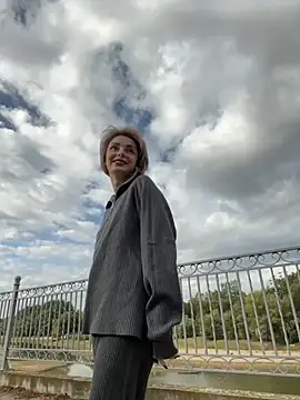 Snapshot of SandraCarter chatting on 09/28/25, 06:19 SandraCarter online show from 09/28/25, 06:19