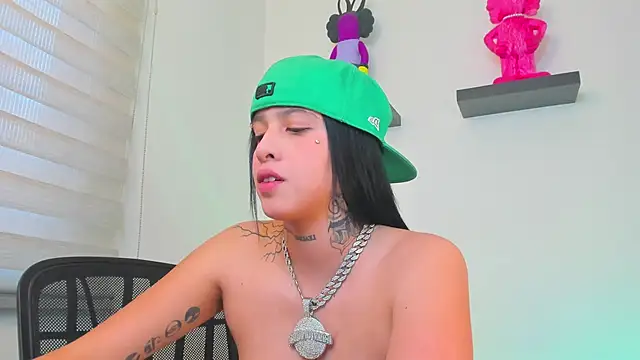 Gangster Girl online show from 12/18/24, 10:35