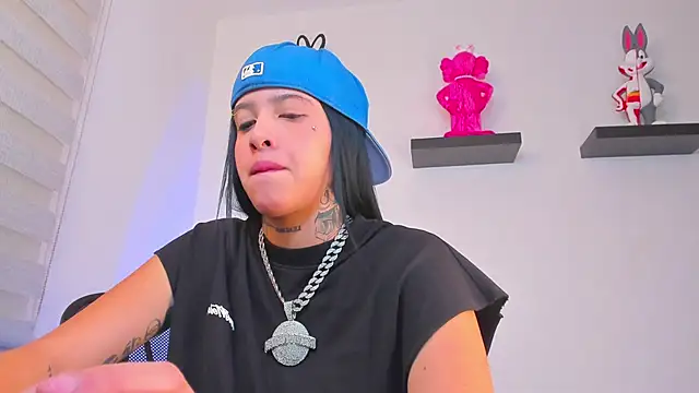 Gangster Girl online show from 12/22/24, 04:28