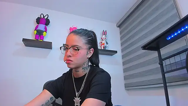 Gangster Girl online show from 11/28/25, 03:42