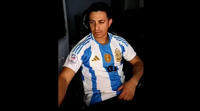 Snapshot of Ghostman89 chatting on 01/05/25, 01:03 Ghostman89 online show from 01/05/25, 01:03