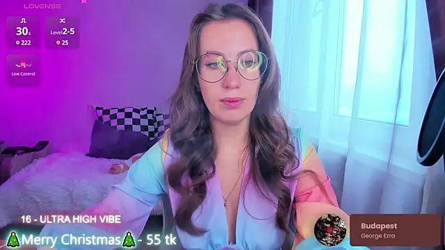 Snapshot of ms_allison_w chatting on 12/25/24, 10:28 ms allison w online show from 12/25/24, 10:28