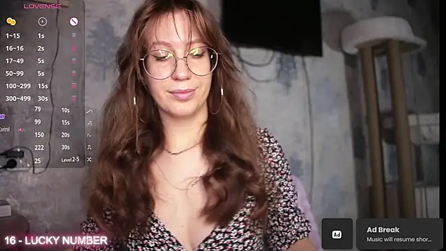 Snapshot of ms_allison_w chatting on 11/08/25, 12:05 ms allison w online show from 11/08/25, 12:05