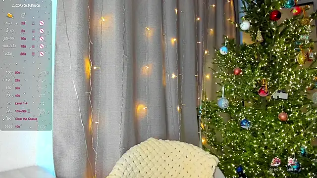 Snapshot of Maya_Willis chatting on 12/31/24, 08:15 Maya Willis online show from 12/31/24, 08:15