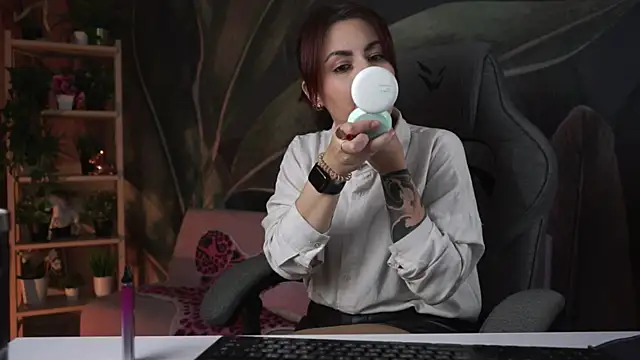 Lana  May online show from 10/19/25, 06:03