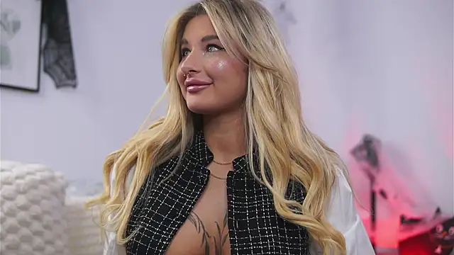 AvaShayy online show from 10/21/25, 09:37