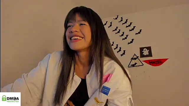 meganthompsonn22 online show from 10/28/25, 07:23