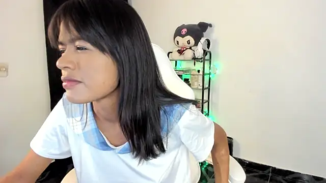 meganthompsonn22 online show from 04/01/26, 03:51