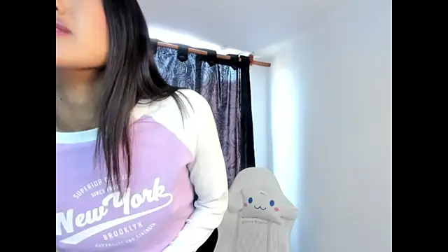 meganthompsonn22 online show from 07/04/26, 02:56