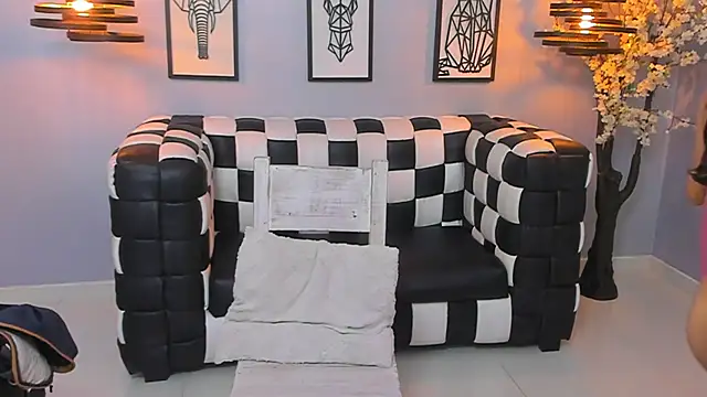 Snapshot of SARAFOXX_ chatting on 12/07/24, 01:36 SARAFOXX online show from 12/07/24, 01:36