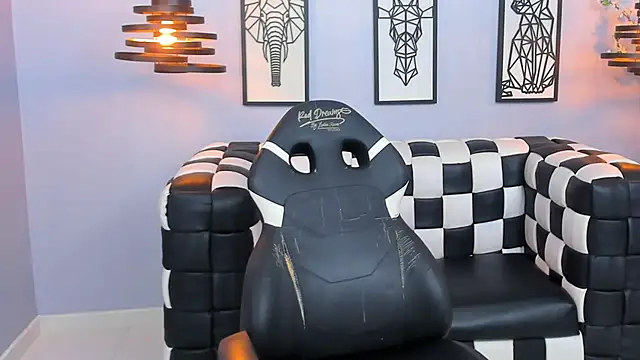 Snapshot of SARAFOXX_ chatting on 12/08/24, 06:06 SARAFOXX online show from 12/08/24, 06:06