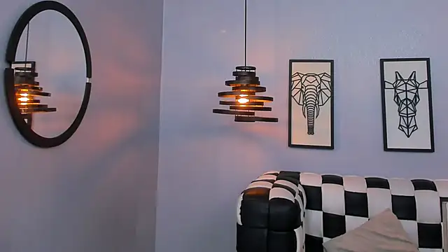 Snapshot of SARAFOXX_ chatting on 12/11/24, 11:41 SARAFOXX online show from 12/11/24, 11:41