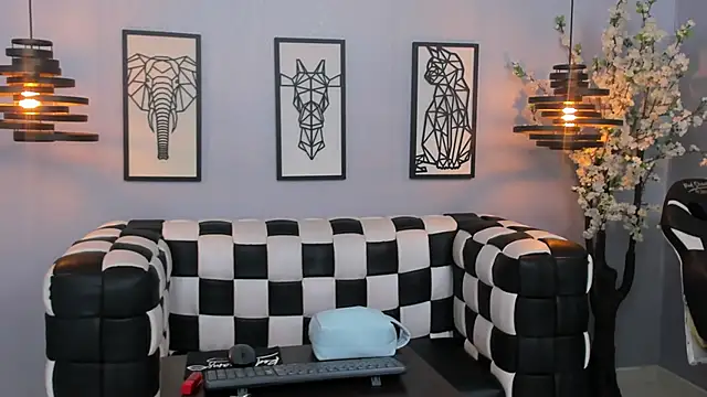 Snapshot of SARAFOXX_ chatting on 12/18/24, 02:06 SARAFOXX online show from 12/18/24, 02:06