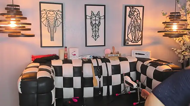 Snapshot of SARAFOXX_ chatting on 01/04/25, 02:35 SARAFOXX online show from 01/04/25, 02:35