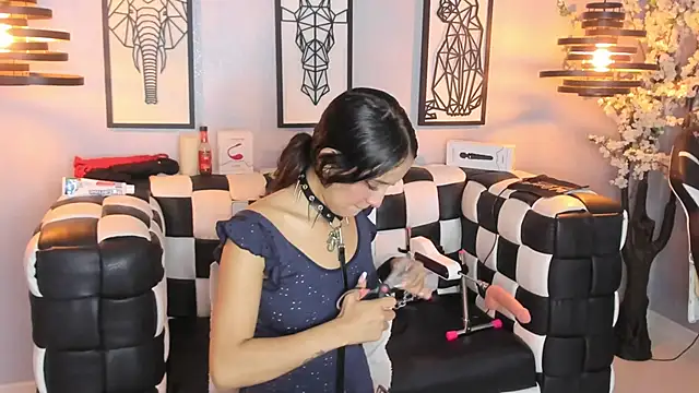 Snapshot of SARAFOXX_ chatting on 01/04/25, 05:37 SARAFOXX online show from 01/04/25, 05:37