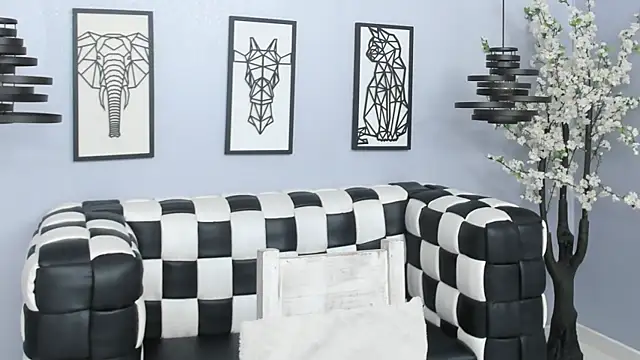 Snapshot of SARAFOXX_ chatting on 01/08/25, 11:43 SARAFOXX online show from 01/08/25, 11:43