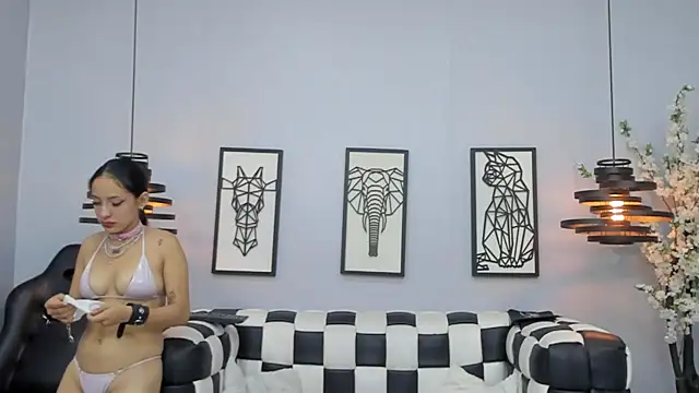 Snapshot of SARAFOXX_ chatting on 02/01/25, 11:43 SARAFOXX online show from 02/01/25, 11:43