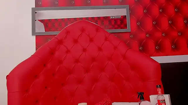 Snapshot of SARAFOXX_ chatting on 02/19/25, 02:55 SARAFOXX online show from 02/19/25, 02:55