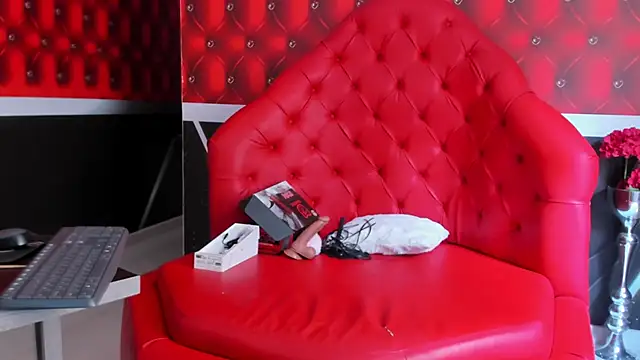 Snapshot of SARAFOXX_ chatting on 03/08/25, 05:43 SARAFOXX online show from 03/08/25, 05:43