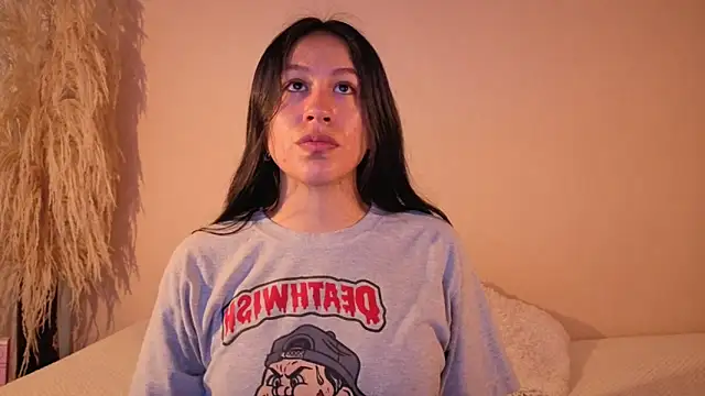 EmiGomez  online show from 12/01/25, 11:37