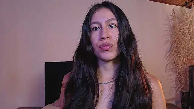 Snapshot of EmiGomez_ chatting on 04/30/26, 02:01 EmiGomez online show from 04/30/26, 02:01