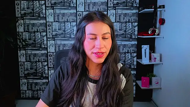 Snapshot of EmiGomez_ chatting on 06/19/26, 03:27 EmiGomez online show from 06/19/26, 03:27