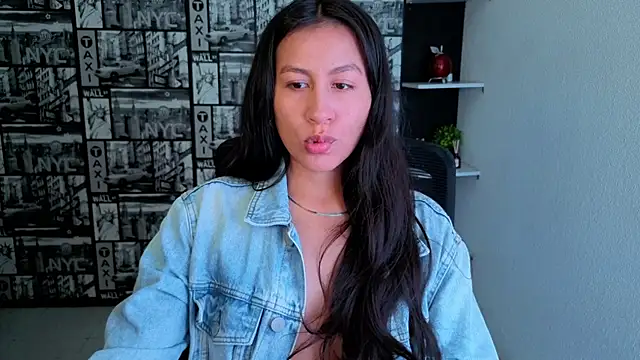 Snapshot of EmiGomez_ chatting on 07/04/26, 12:06 EmiGomez online show from 07/04/26, 12:06
