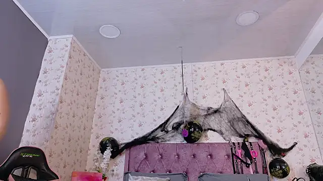 AvrillThomas online show from 10/28/25, 04:31