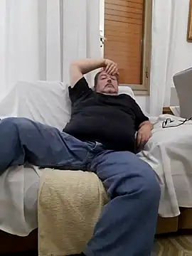 Snapshot of bluangelo chatting on 03/03/25, 06:12 bluangelo online show from 03/03/25, 06:12