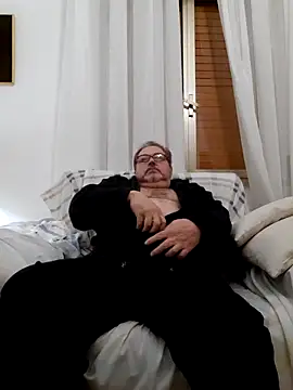 Snapshot of bluangelo chatting on 03/08/25, 06:47 bluangelo online show from 03/08/25, 06:47