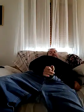 Snapshot of bluangelo chatting on 03/11/25, 07:58 bluangelo online show from 03/11/25, 07:58