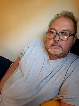 Snapshot of bluangelo chatting on 09/23/25, 12:30 bluangelo online show from 09/23/25, 12:30