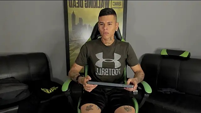 Snapshot of jamesinked_ chatting on 12/21/24, 12:31 jamesinked  online show from 12/21/24, 12:31