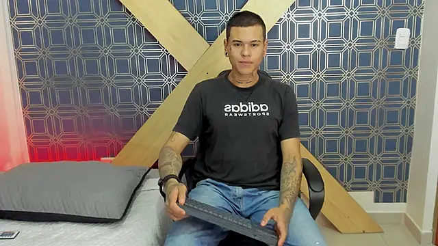 Snapshot of jamesinked_ chatting on 01/07/25, 01:57 jamesinked  online show from 01/07/25, 01:57
