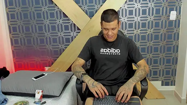 Snapshot of jamesinked_ chatting on 01/07/25, 04:59 jamesinked  online show from 01/07/25, 04:59