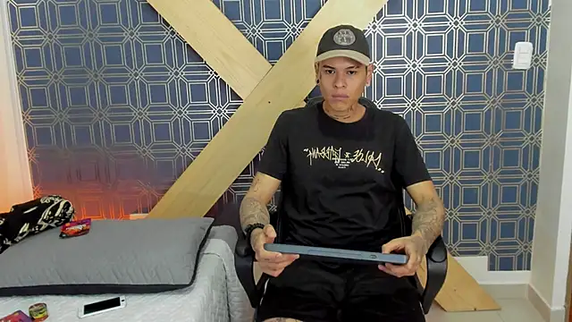 Snapshot of jamesinked_ chatting on 01/09/25, 03:44 jamesinked  online show from 01/09/25, 03:44