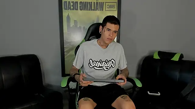 Snapshot of jamesinked_ chatting on 01/30/25, 04:24 jamesinked  online show from 01/30/25, 04:24