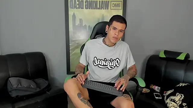Snapshot of jamesinked_ chatting on 01/31/25, 06:36 jamesinked  online show from 01/31/25, 06:36