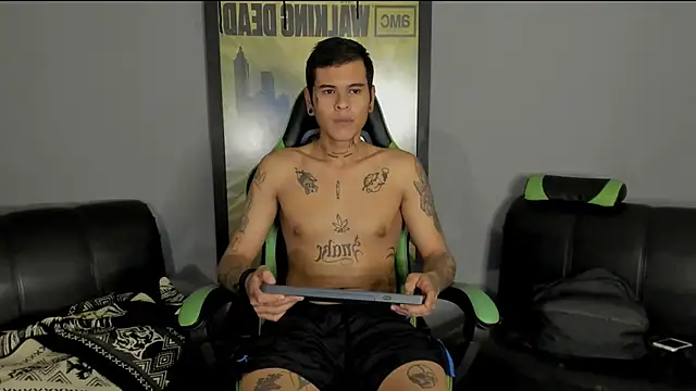 Snapshot of jamesinked_ chatting on 03/01/25, 02:04 jamesinked  online show from 03/01/25, 02:04