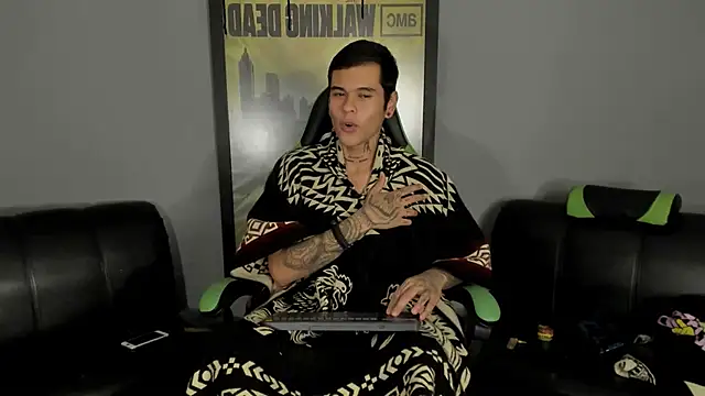 Snapshot of jamesinked_ chatting on 03/09/25, 07:12 jamesinked  online show from 03/09/25, 07:12