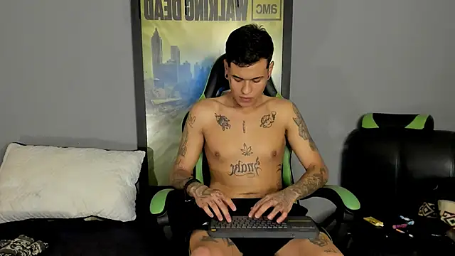 Snapshot of jamesinked_ chatting on 03/17/25, 03:36 jamesinked  online show from 03/17/25, 03:36