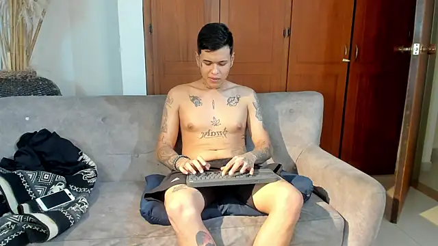 Snapshot of jamesinked_ chatting on 10/13/25, 07:36 jamesinked  online show from 10/13/25, 07:36