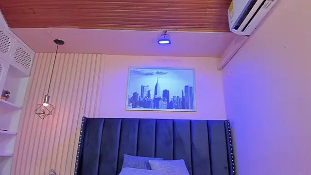 viiolett lee online show from 10/26/25, 08:15