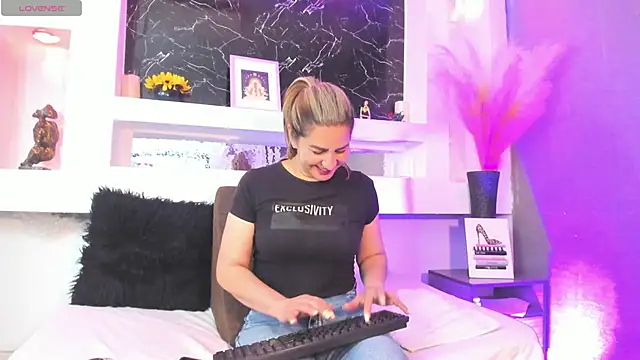 Snapshot of Cinthya_mjs chatting on 02/19/26, 12:12 Cinthya mjs online show from 02/19/26, 12:12