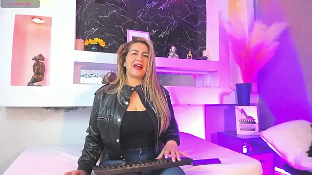 Snapshot of Cinthya_mjs chatting on 03/05/26, 12:01 Cinthya mjs online show from 03/05/26, 12:01