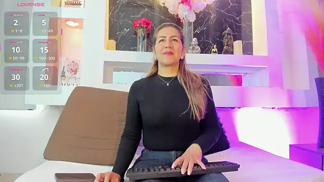 Snapshot of Cinthya_mjs chatting on 04/21/26, 12:11 Cinthya mjs online show from 04/21/26, 12:11