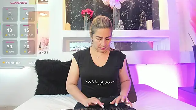 Snapshot of Cinthya_mjs chatting on 05/23/26, 12:20 Cinthya mjs online show from 05/23/26, 12:20