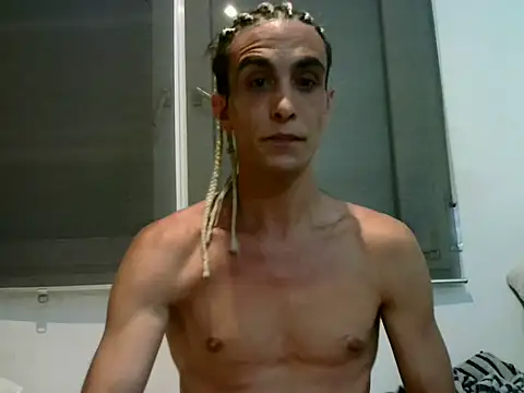 Snapshot of Lepetitmarcel chatting on 05/25/26, 01:39 Lepetitmarcel online show from 05/25/26, 01:39